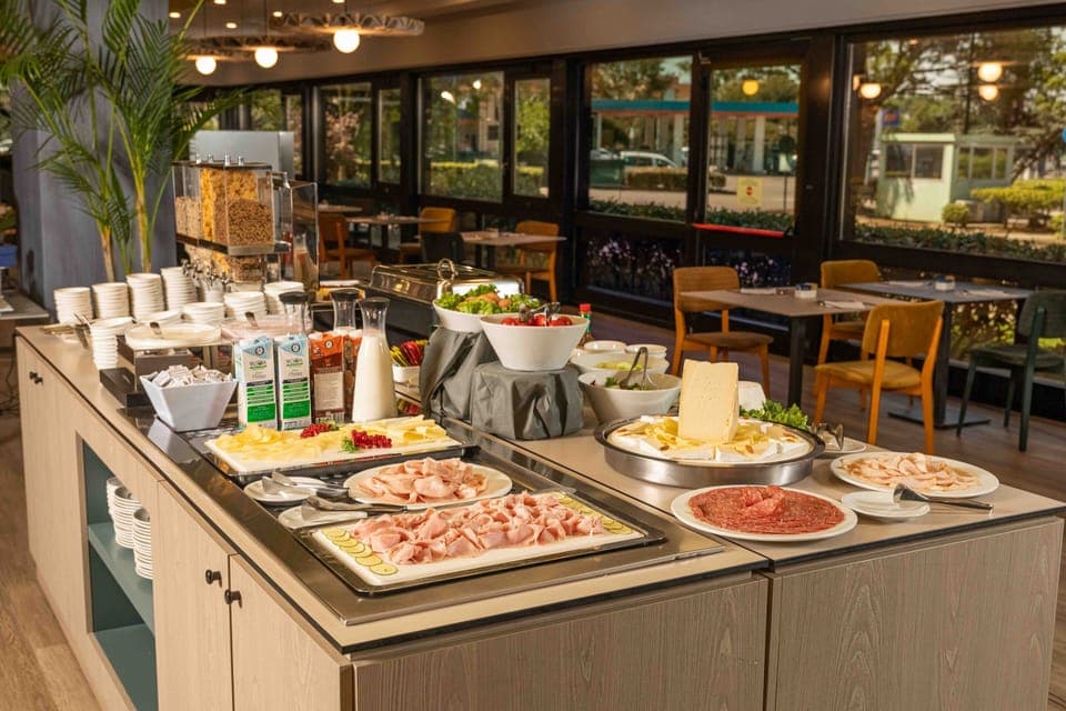 Daily buffet breakfast (EUR 15 per person)