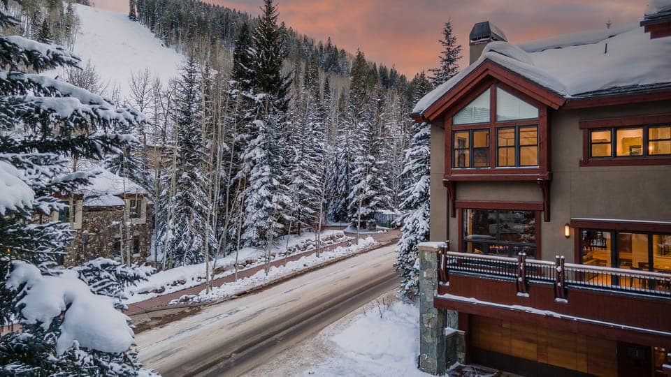 Chalet Bello with slope side view