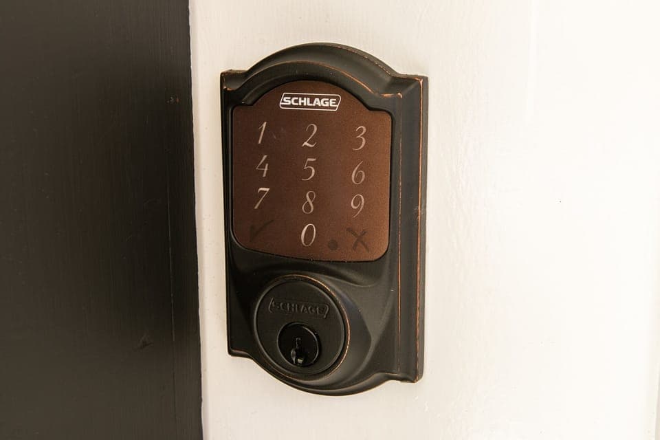 Easily check-in and check-out with smartlock