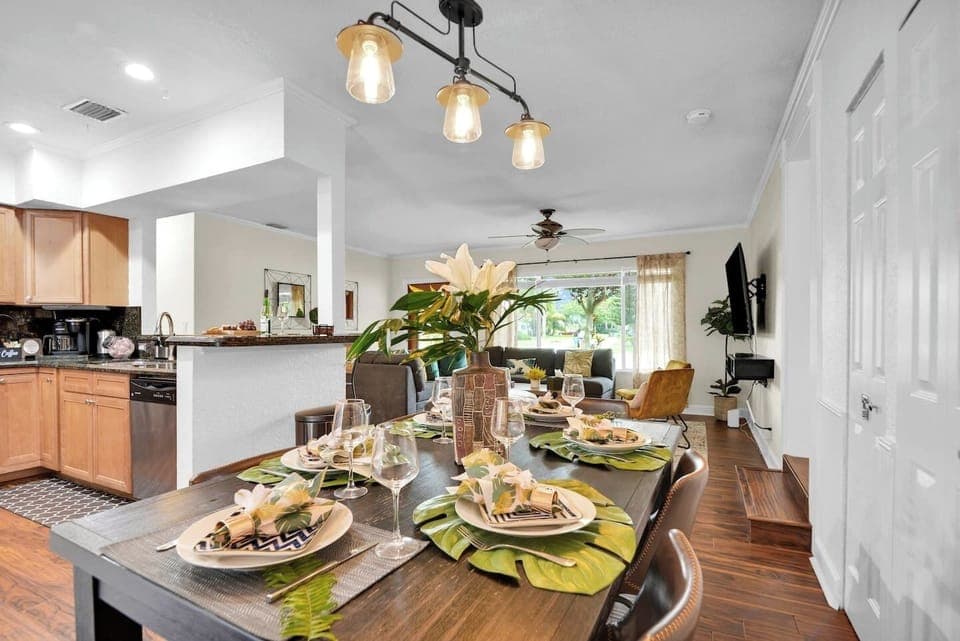 Indoor or outdoor dining? The choice is yours