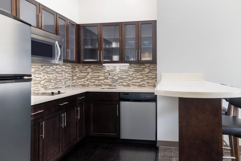 Full-size fridge, microwave, stovetop, dishwasher