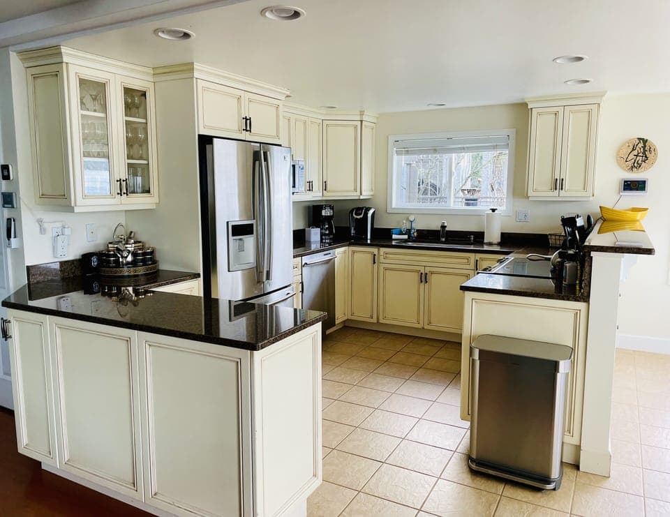 Fully equipped kitchen ready for your family meals 