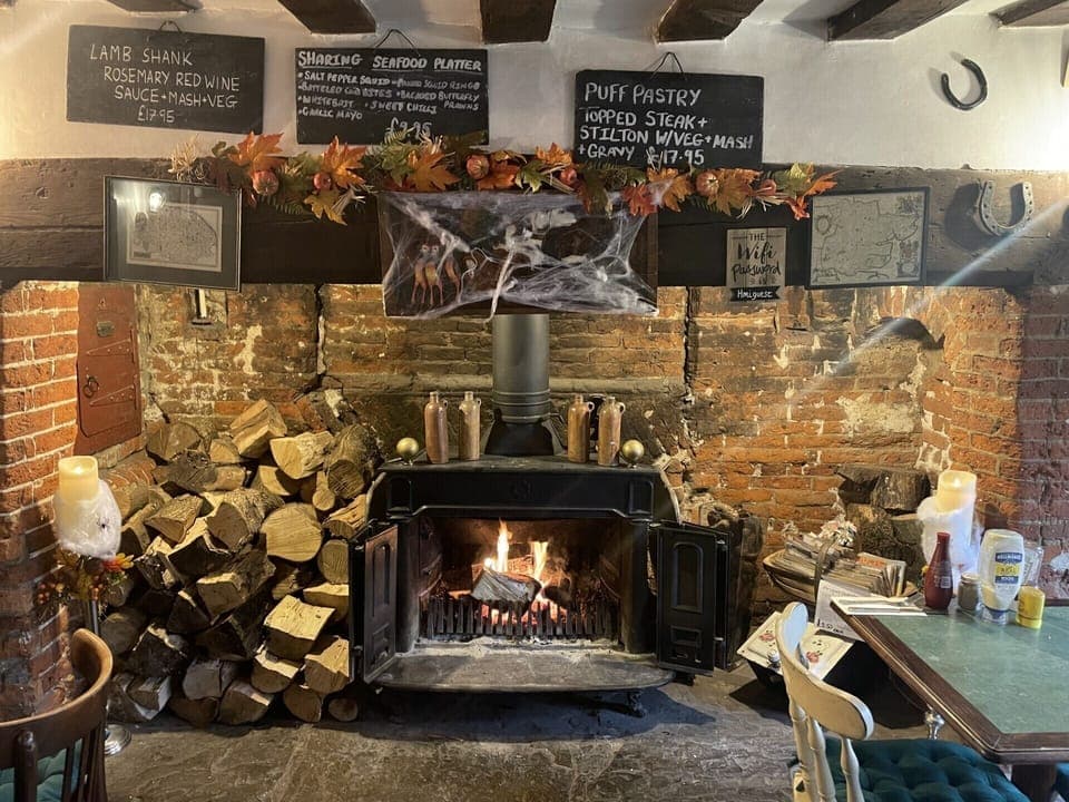 Comfort Double Room, Accessible, Ensuite | Bar (on property)