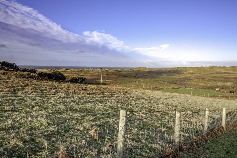 Stormy Castle - 6 Bedroom Sleeps 14 - Llangennith (642)