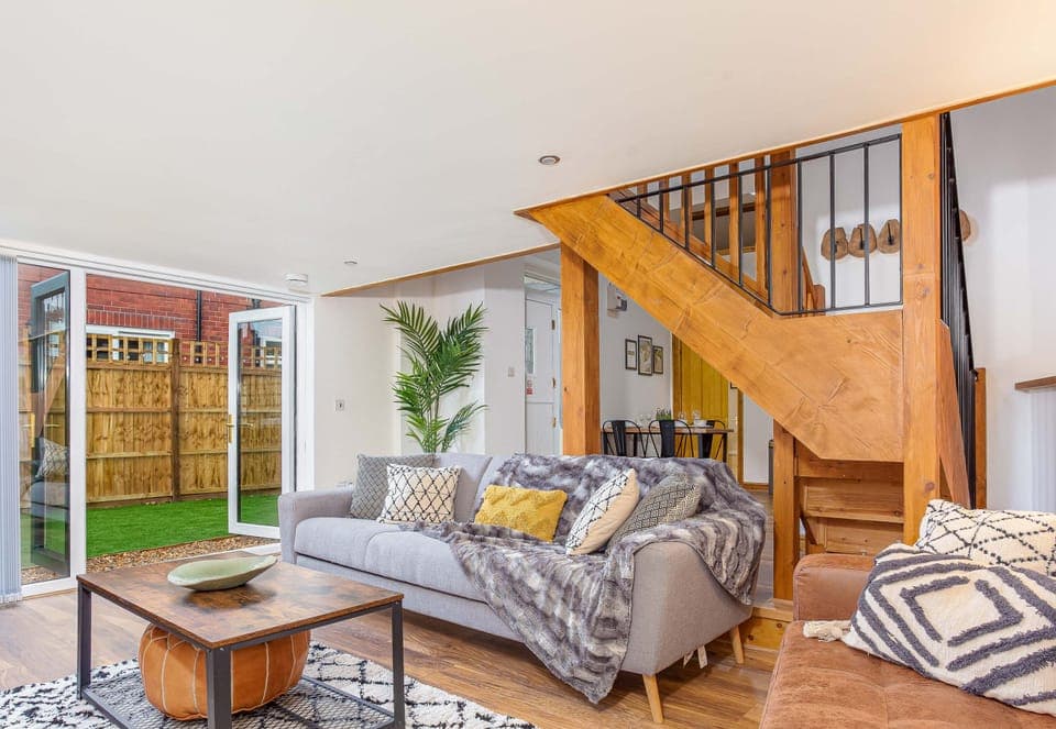 House, 2 Bedrooms, Non Smoking | Living area | 43-inch Smart TV with digital channels, TV, Netflix