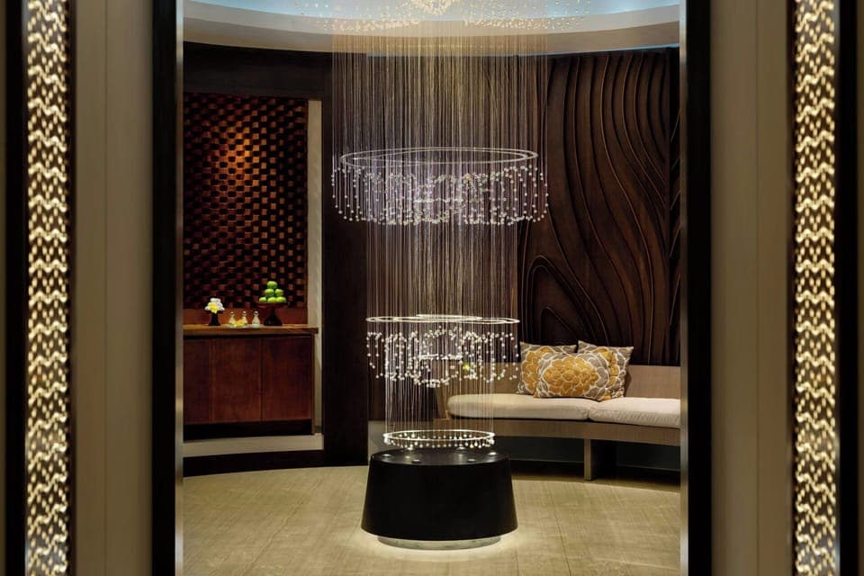 Couples treatment rooms, sauna, steam room, body treatments