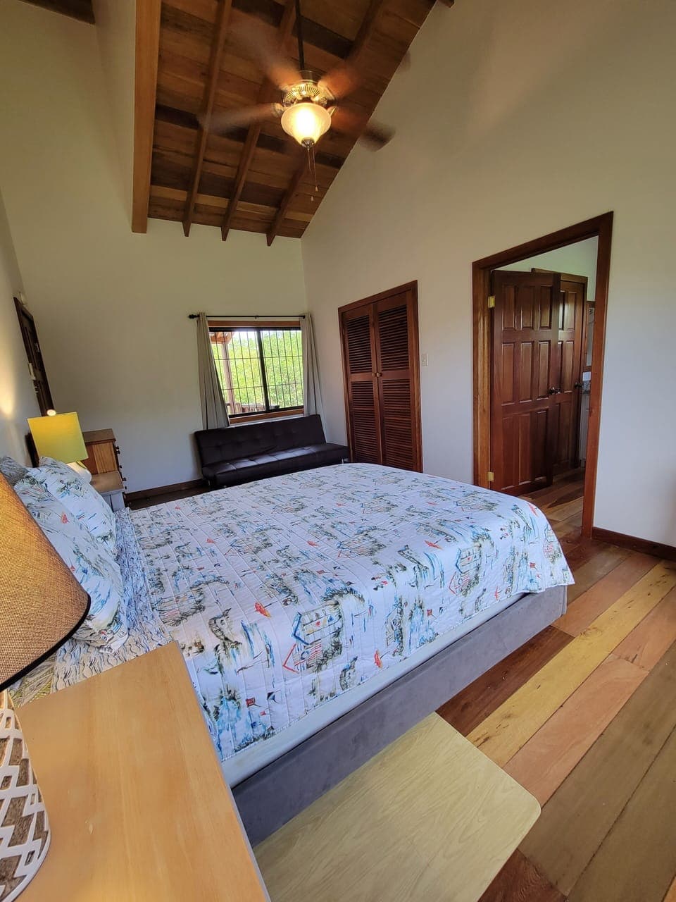 Guest Bedroom, Queen Bed