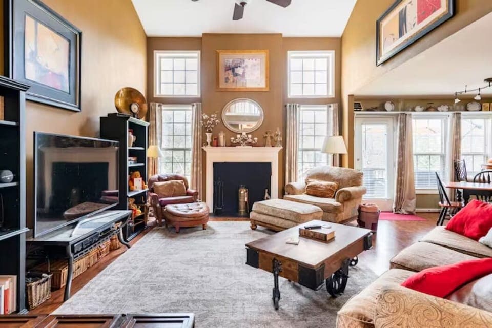 Open floor plan with lots of light.