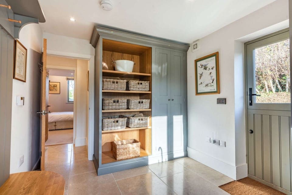 Hill View House Utility Room - StayCotswold