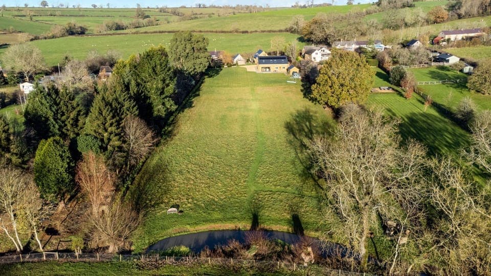 Hill View House Garden - StayCotswold