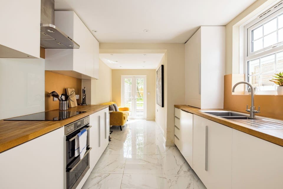 Three Bedroom House | Private kitchen | Oven, stovetop, dishwasher, espresso maker