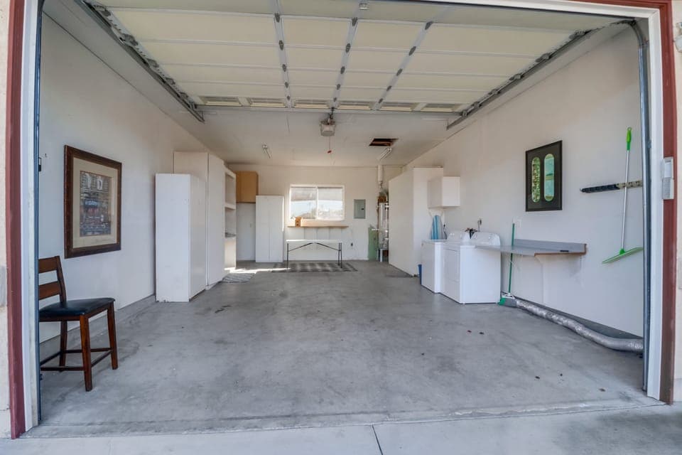 Oversized garage w/ storage space