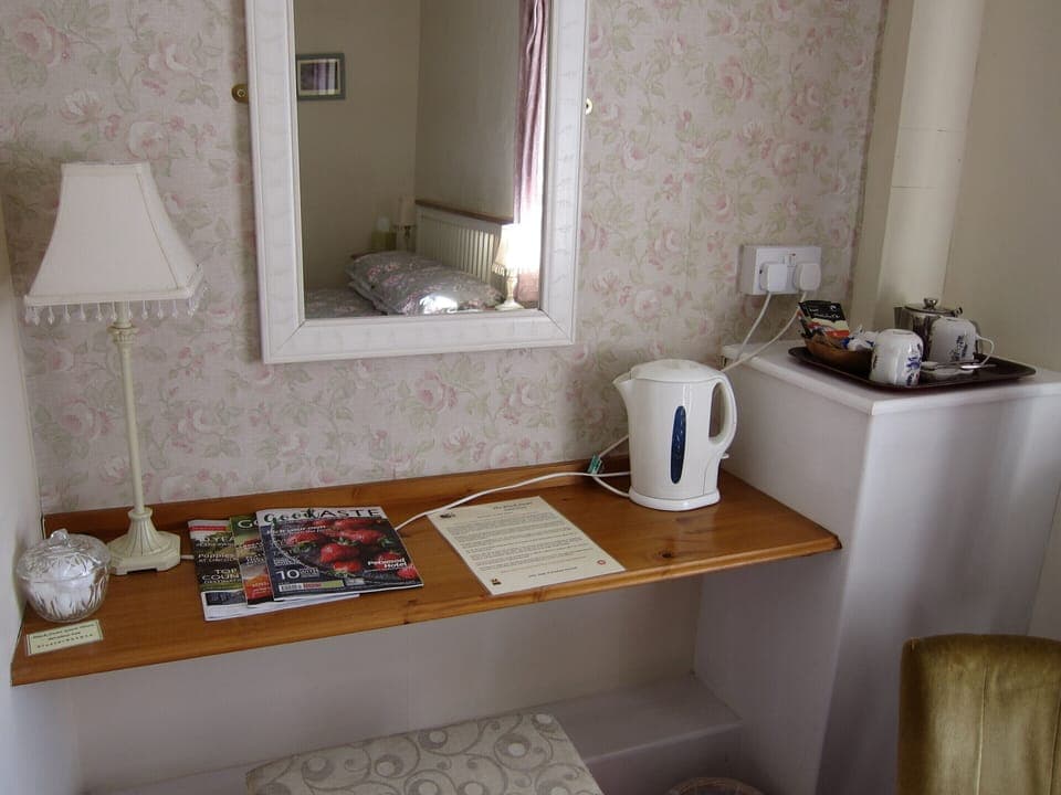 Double Room, Ensuite | Iron/ironing board, free WiFi