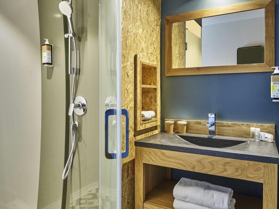 Premium bedding, soundproofing, free WiFi, bed sheets