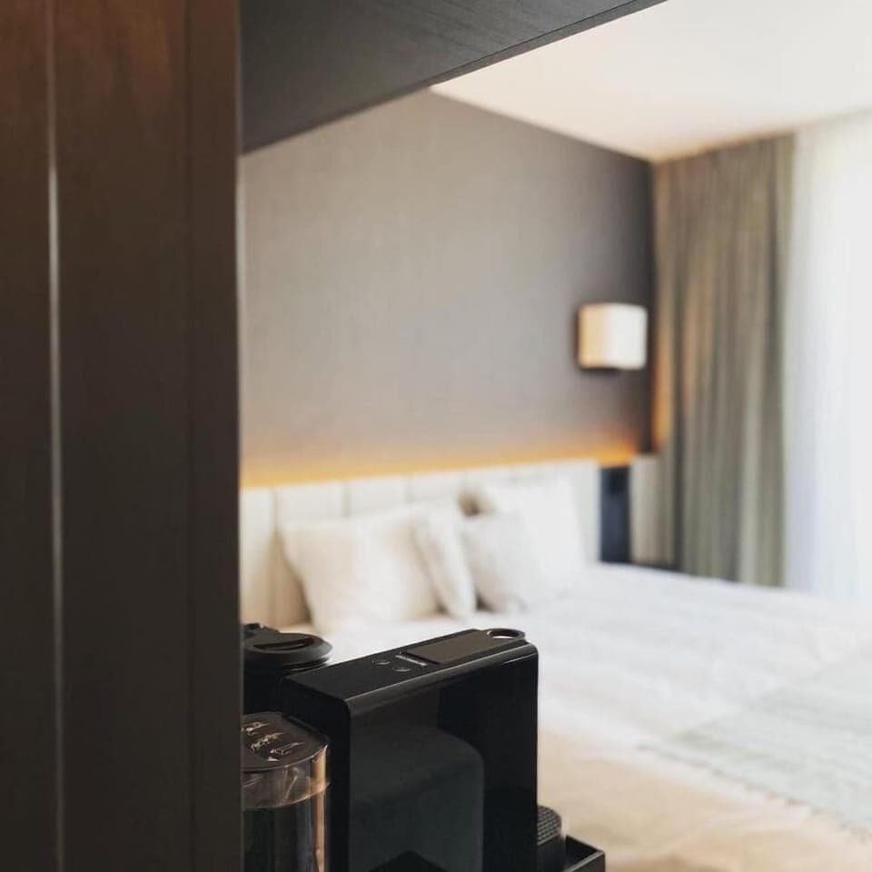 Comfort Double Room | Hypo-allergenic bedding, minibar, desk, laptop workspace