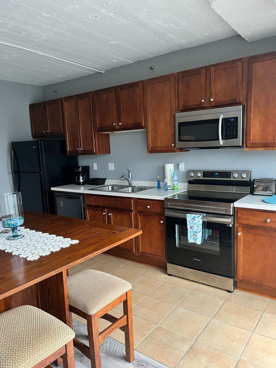 New appliances full kitchen