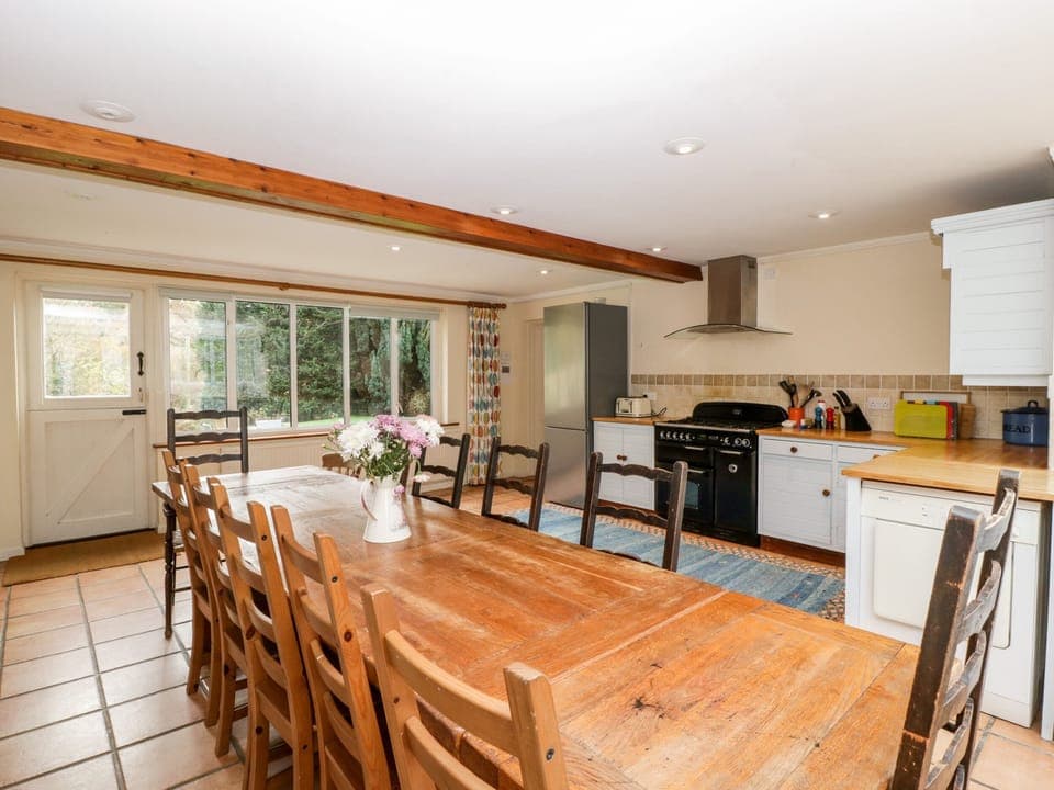 Cottage | Private kitchen | Fridge, dishwasher, electric kettle, toaster