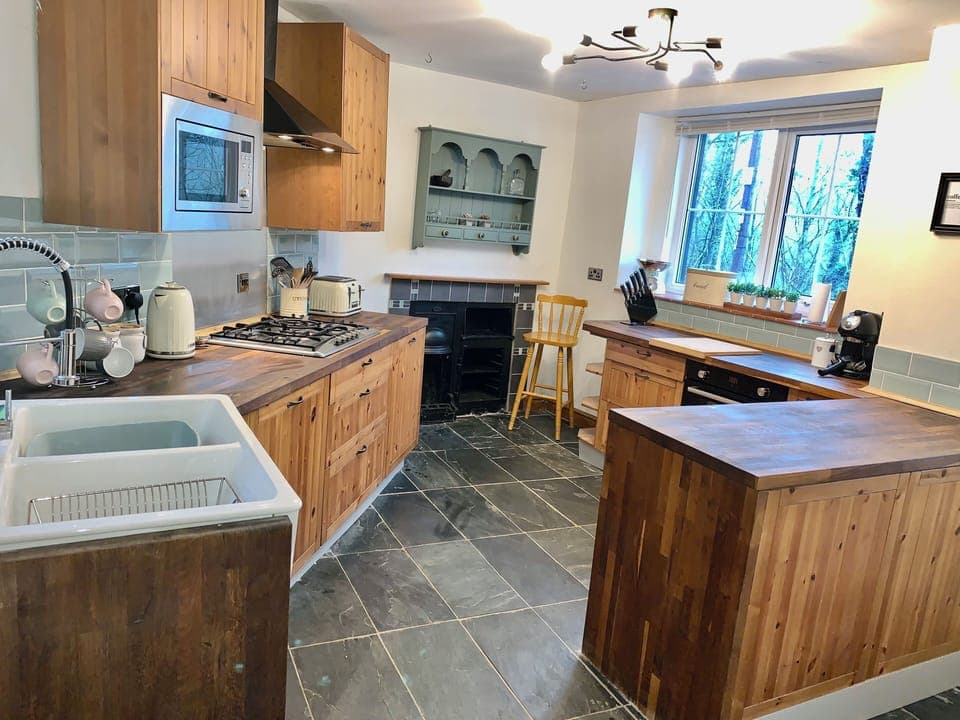 The fully equipped kitchen, for a simple breakfast or a full roast dinner.