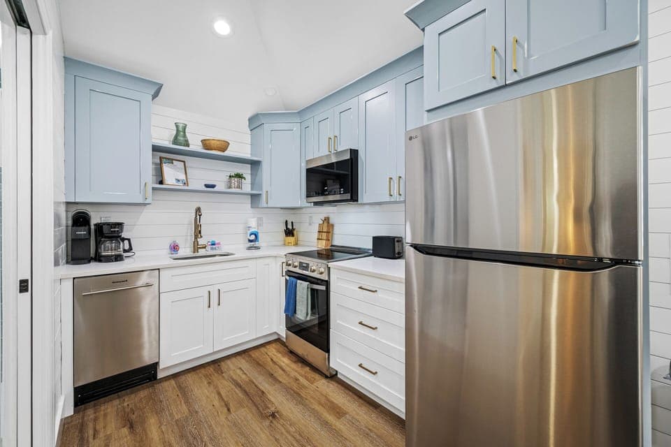 Sandy's modern kitchen with a coastal vibe