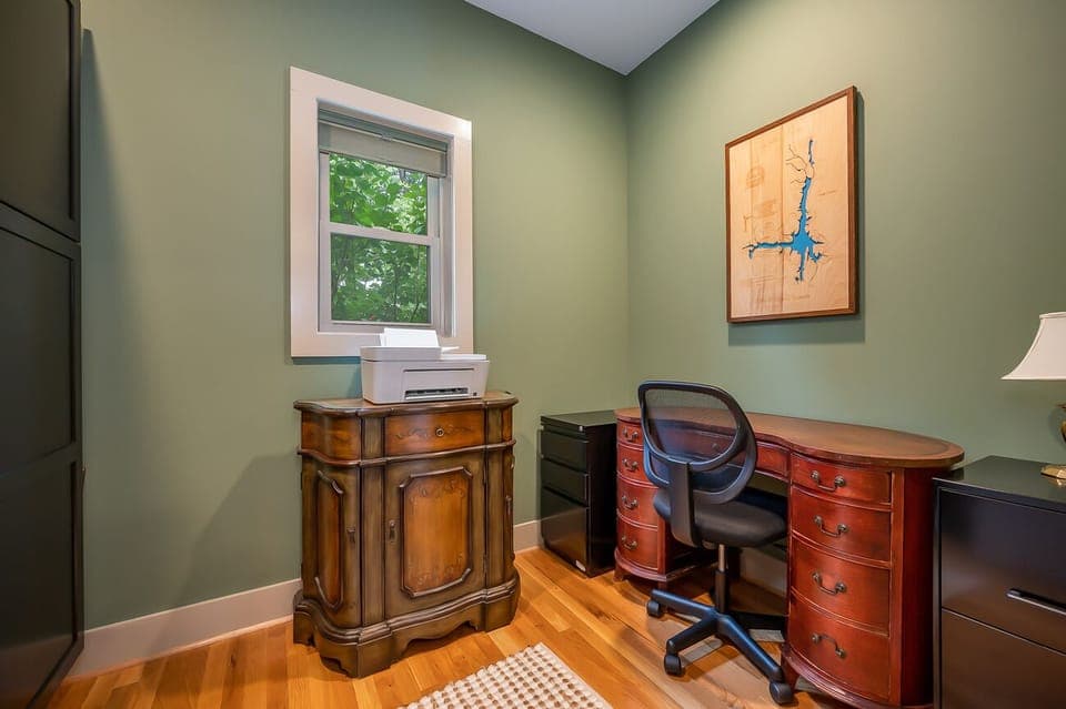 Office Space & Printer for those on a Work-ation.