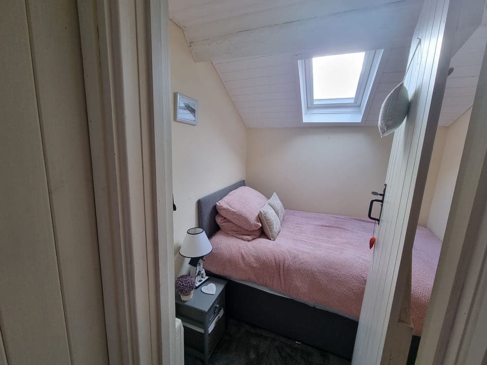 House | 2 bedrooms, iron/ironing board, free WiFi, bed sheets