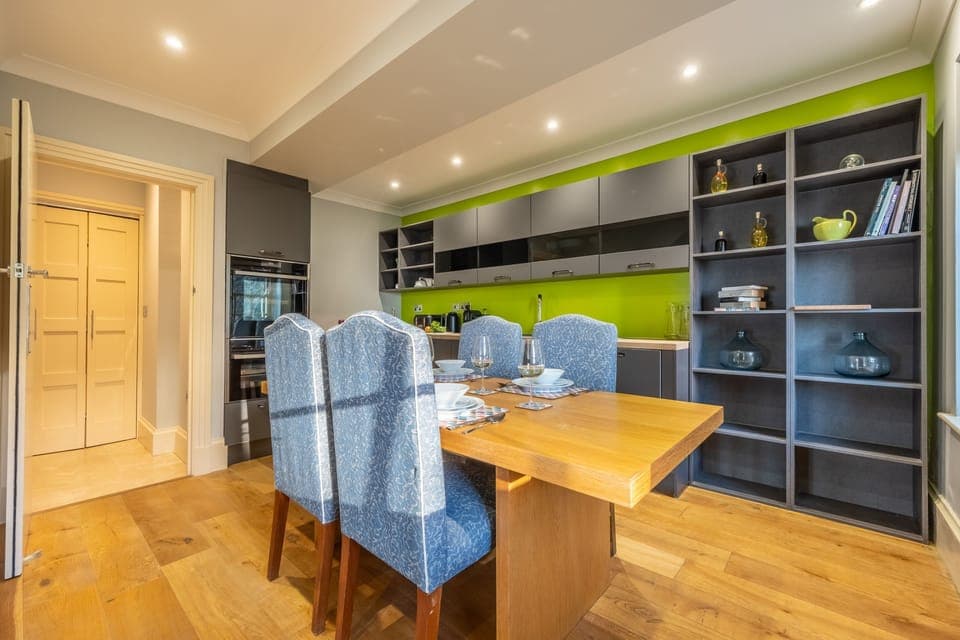 Ground floor: Kitchen with twin Bosch ovens