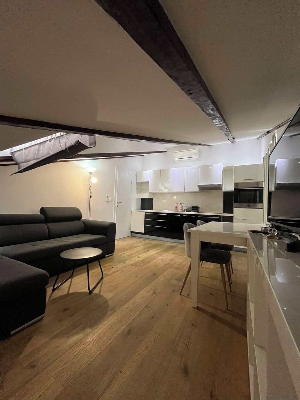 Suite (Attic) | Private kitchen | Fridge, electric kettle