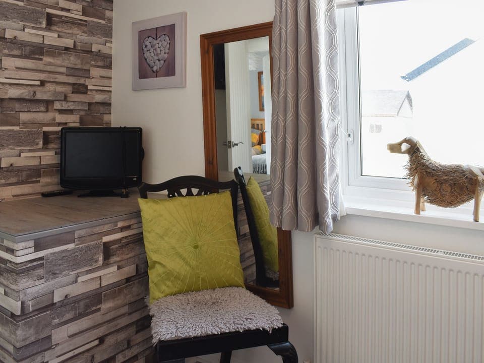 Double bedroom | Mountain View, Morfa Bychan