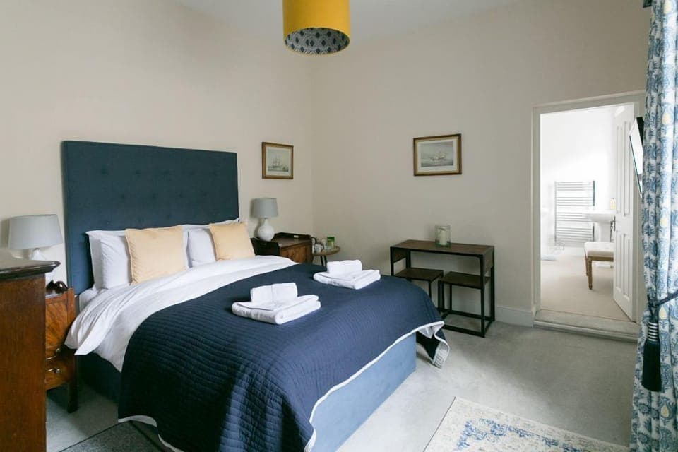 King Size Bed with Ensuite Bathroom