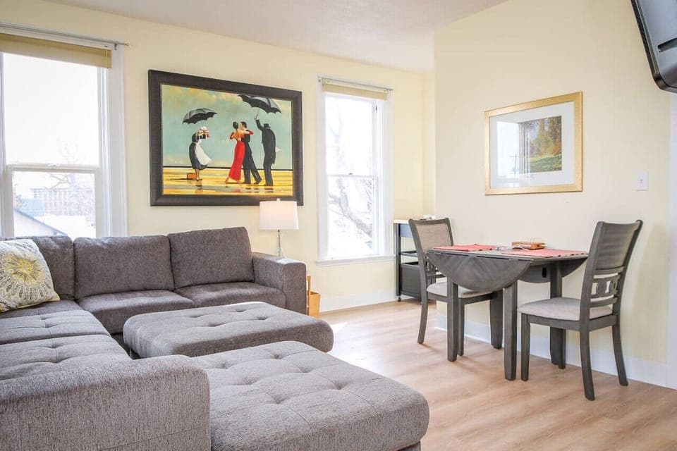 Enjoy the Gatsby Era feel in this bright corner studio.  The couch pops into a double-bed.