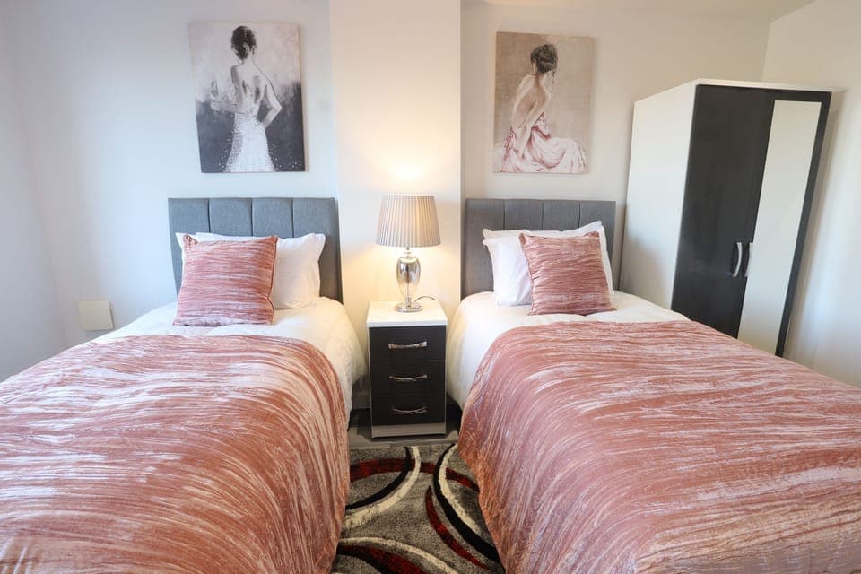 Basic Room | Individually decorated, individually furnished, laptop workspace