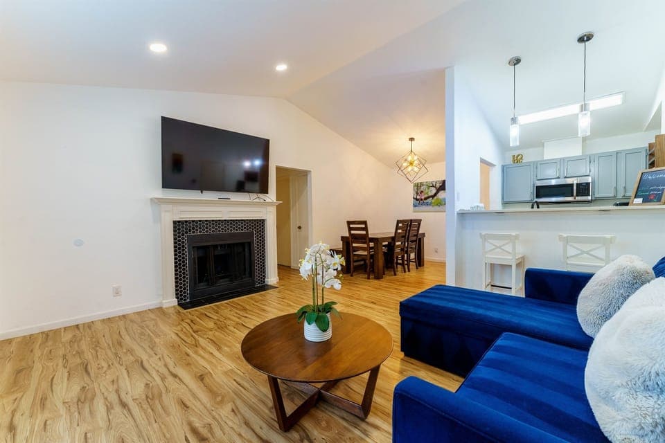 Living area with 75"TV