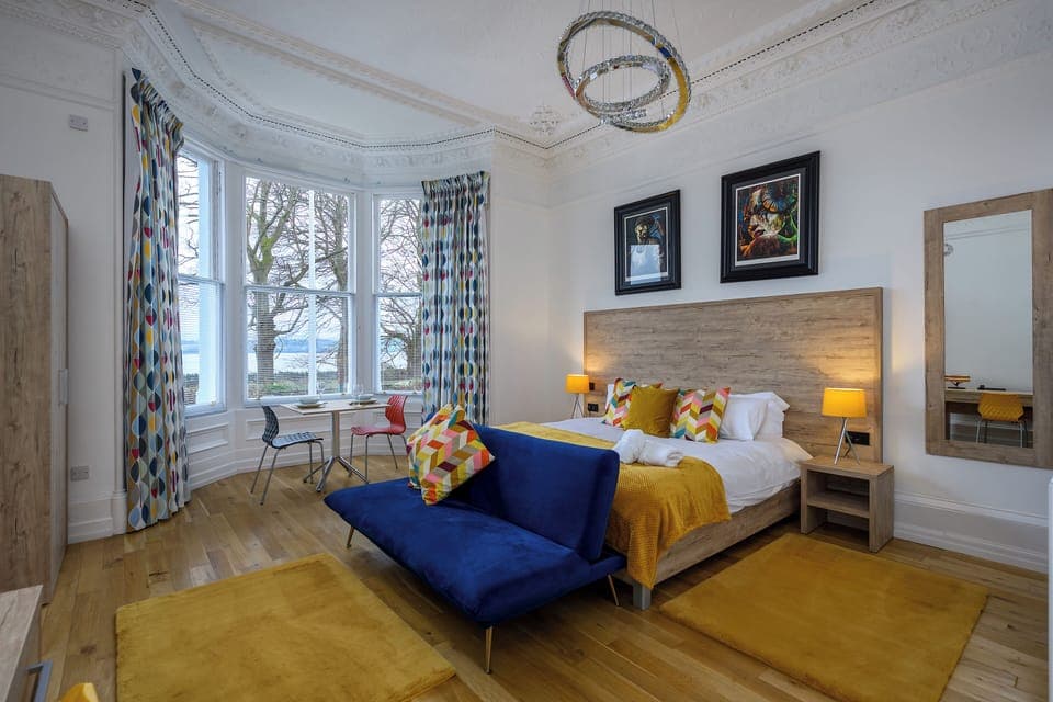 Executive Studio Suite, 1 King Bed, Non Smoking, River View | Egyptian cotton sheets, premium bedding, pillowtop beds, blackout drapes