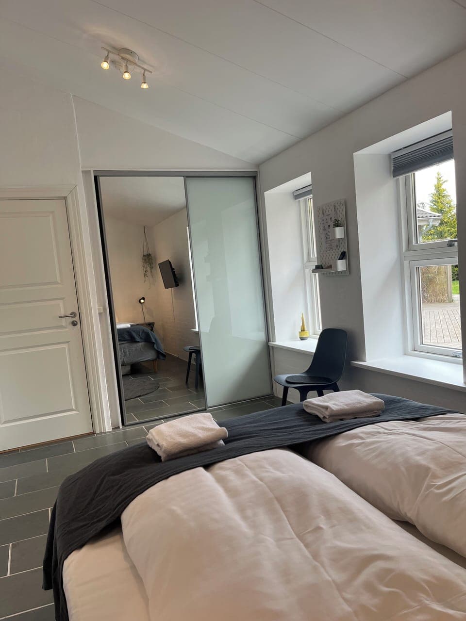 Economy Double Room, 1 Queen Bed, Non Smoking | Minibar, blackout drapes, free WiFi, bed sheets