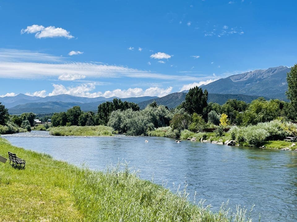 Easy entry/exit to river with sandy river bottom, great for swimming & fishing