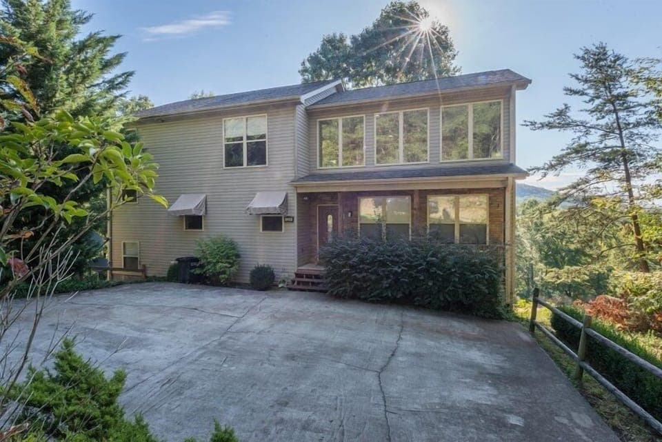 Welcome to Greenview Manor