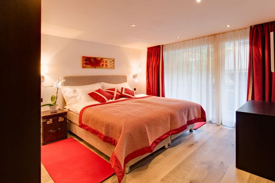 Luxury Apartment, 1 Bedroom, Mountain View (Matterhorn) | In-room safe, desk, bed sheets