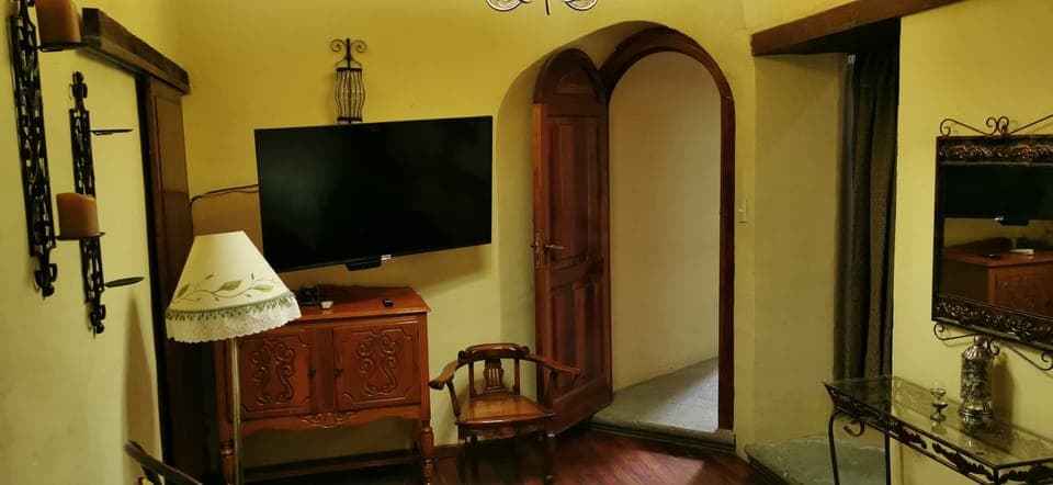 Classic Room, Corner | Premium bedding, down comforters, pillowtop beds, in-room safe