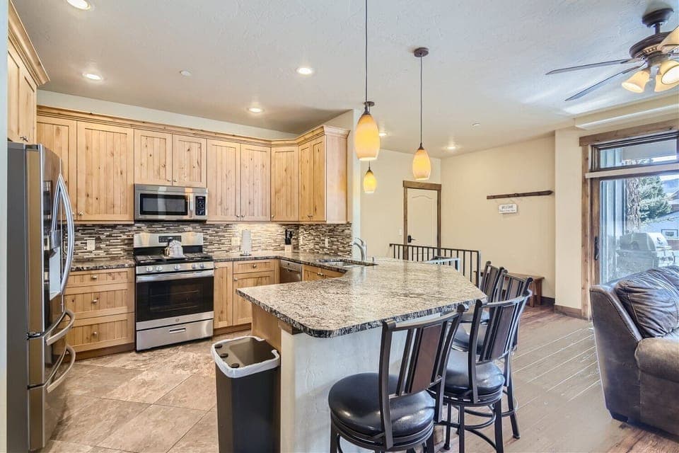 COM15 Upper Kitchen