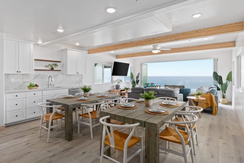 Spacious Dining with a Fantastic View