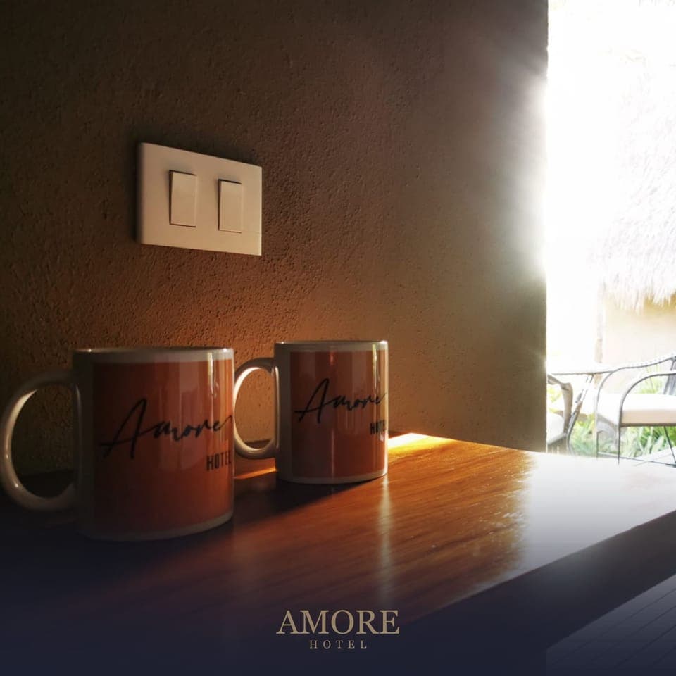 1 bedroom, Egyptian cotton sheets, premium bedding, down comforters