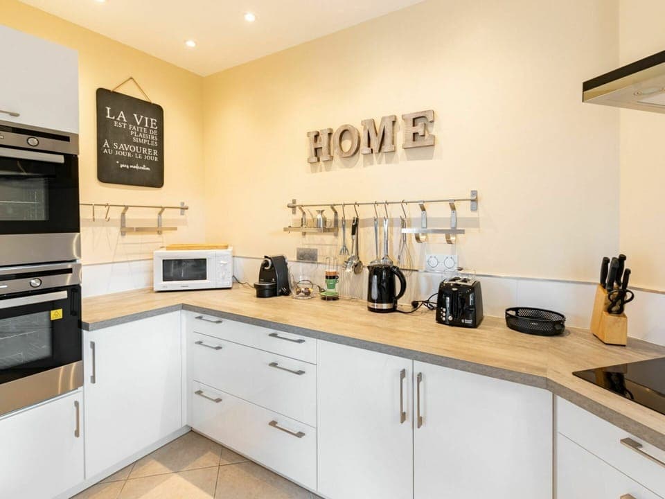 Cabinetry, Countertop, Property, Kitchen Sink, Sink, Kitchen Appliance, Kitchen Stove, Home Appliance, Interior Design, Kitchen