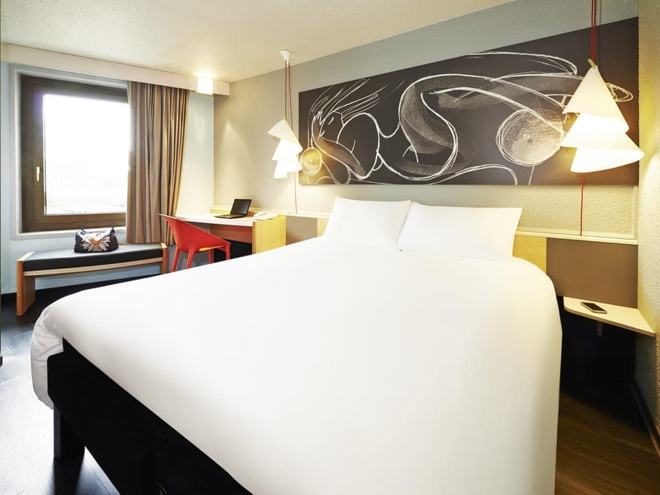 In-room safe, desk, soundproofing, iron/ironing board