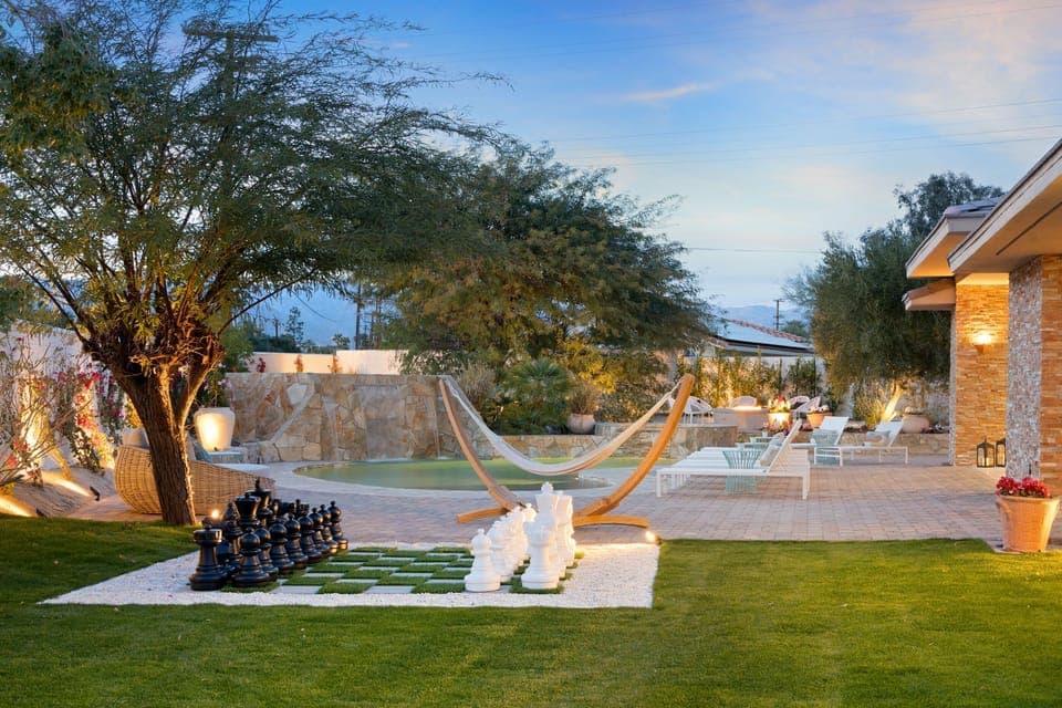 Welcome to Skyview. Pull up to your Palm Springs retreat and relax knowing that an incredible experience awaits.