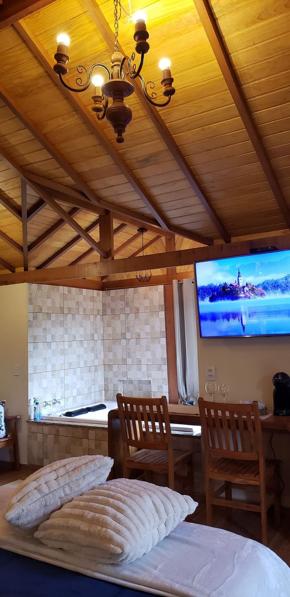 Panoramic Studio Suite | Free WiFi, bed sheets