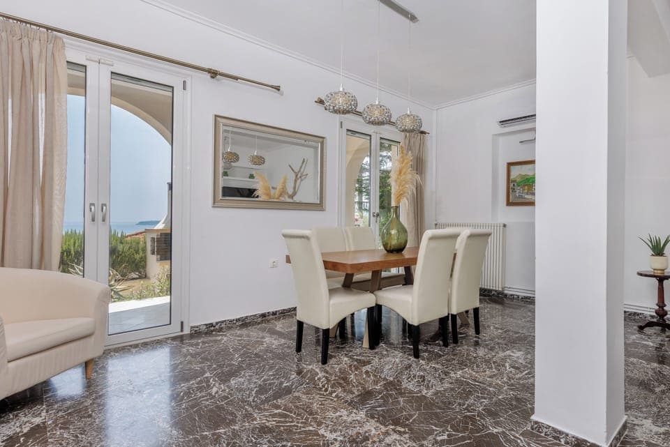 Comfort Villa | In-room dining