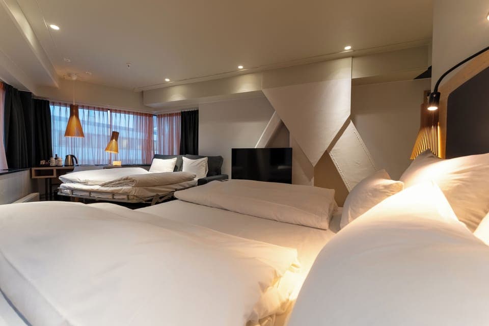 Family Room, Non Smoking | Premium bedding, minibar, in-room safe, desk