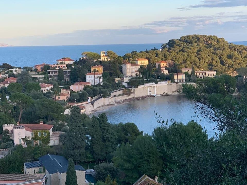 The vicinity  of the apartment