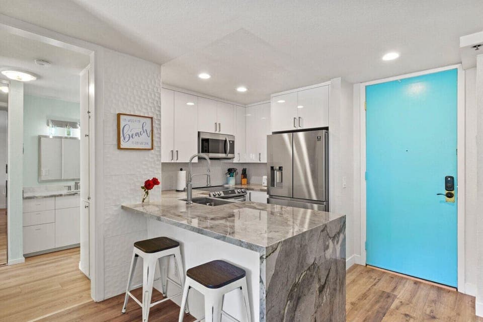Kitchen bar area