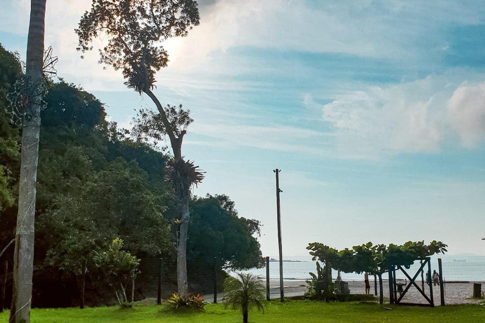 Private beach, beach towels, beach bar